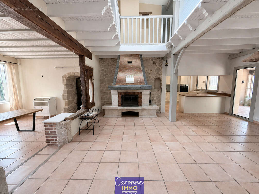 Maison en pierre rénovée avce piscine et vue imprenable - photo 6