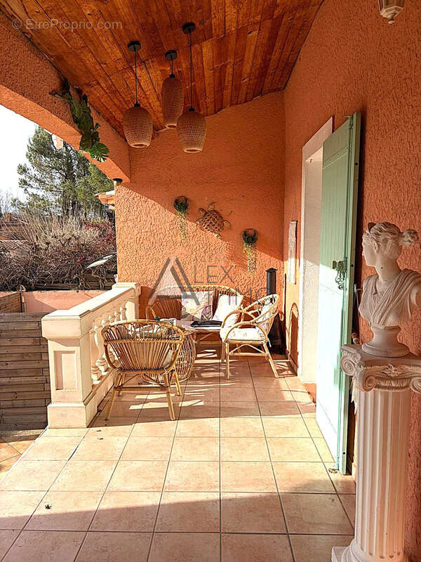 Maison à CHATEAUNEUF-LE-ROUGE