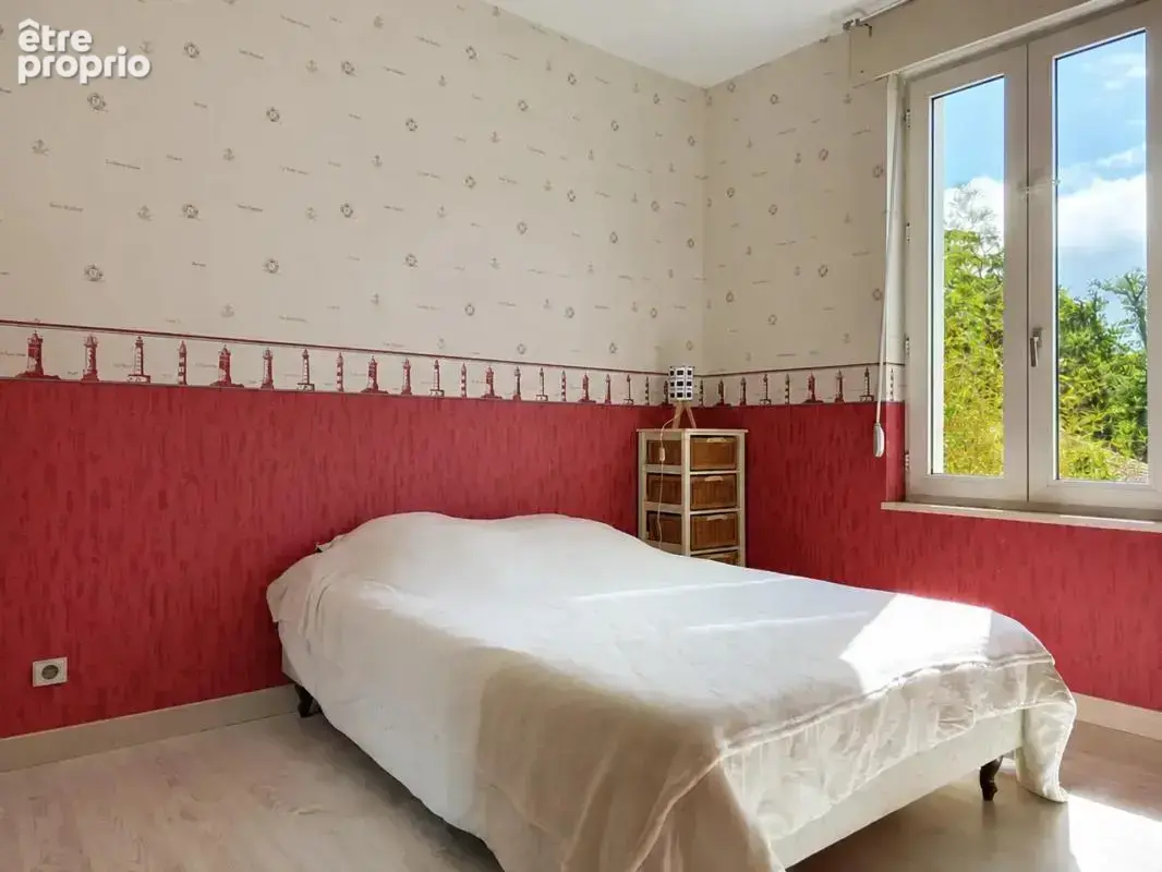 FOURAS – Maison familiale 116 m² • Piscine • Jardin 460 m² • Centre-ville à pied - photo 8