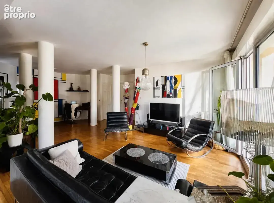 Appartement à COURBEVOIE