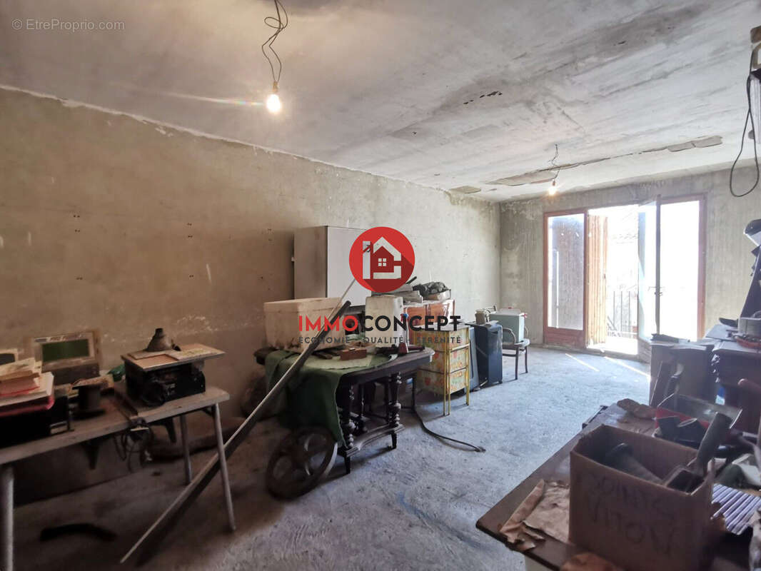 Maison à LAUDUN-L&#039;ARDOISE