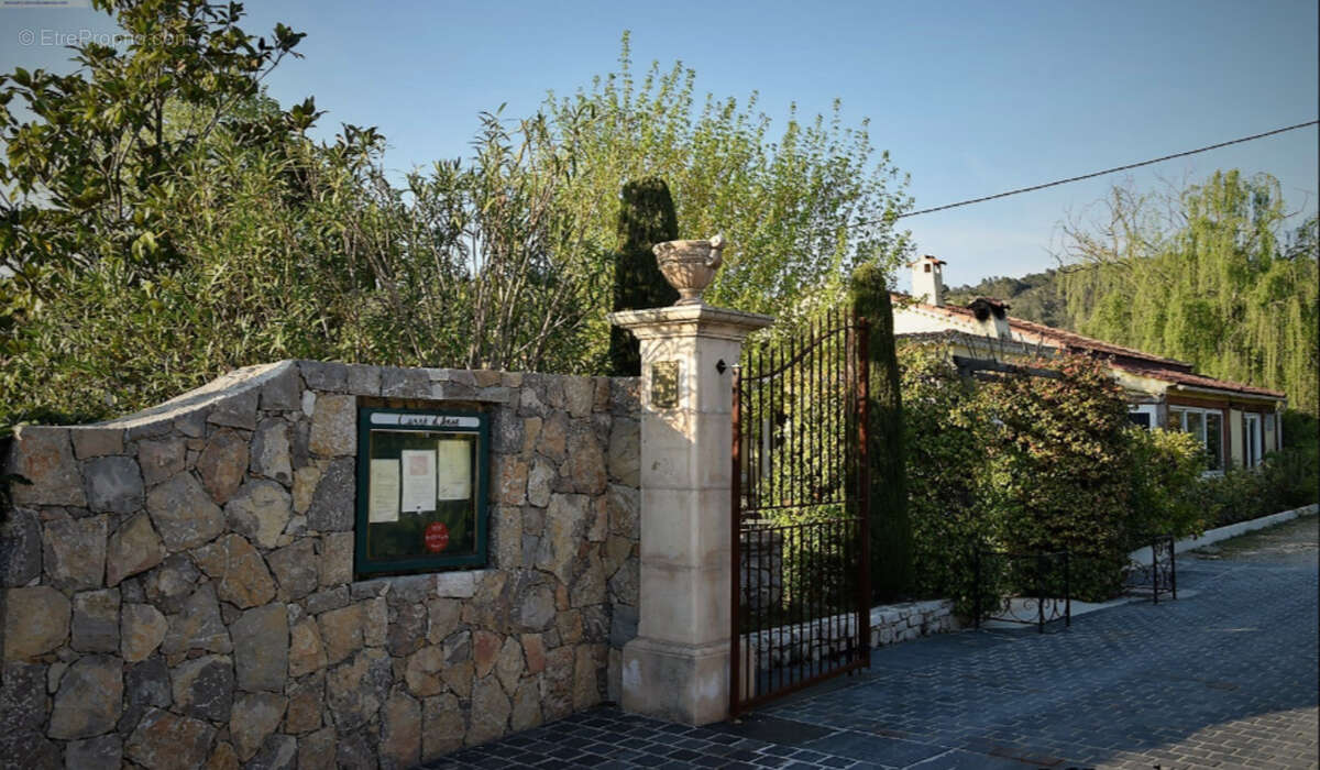 Commerce à MONTAUROUX