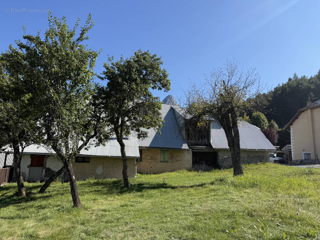 Maison à UVERNET-FOURS