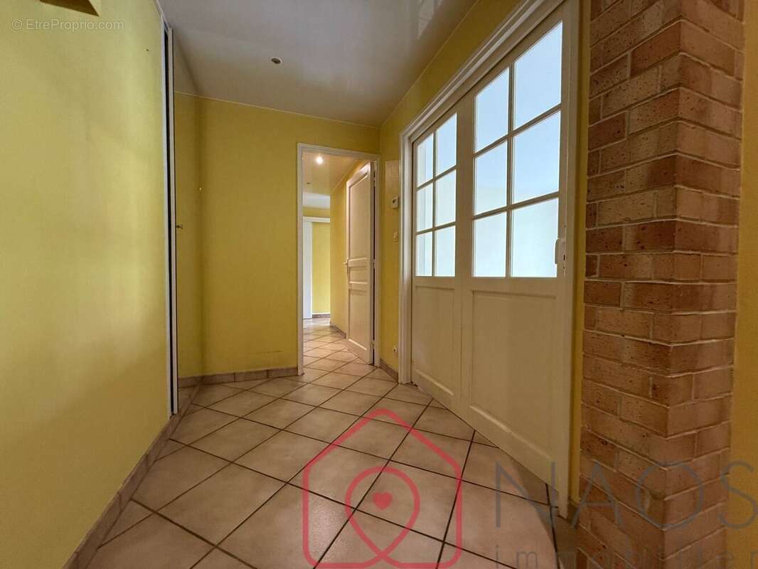 Appartement t2 en rez-de-chaussée avec balcon filant, cave et stationnements - photo 7
