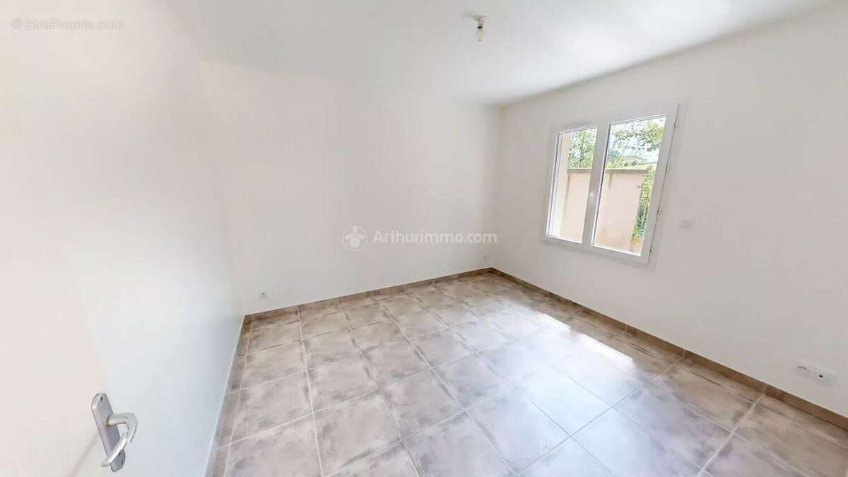 Appartement à SAINT-JEAN-DE-BOURNAY