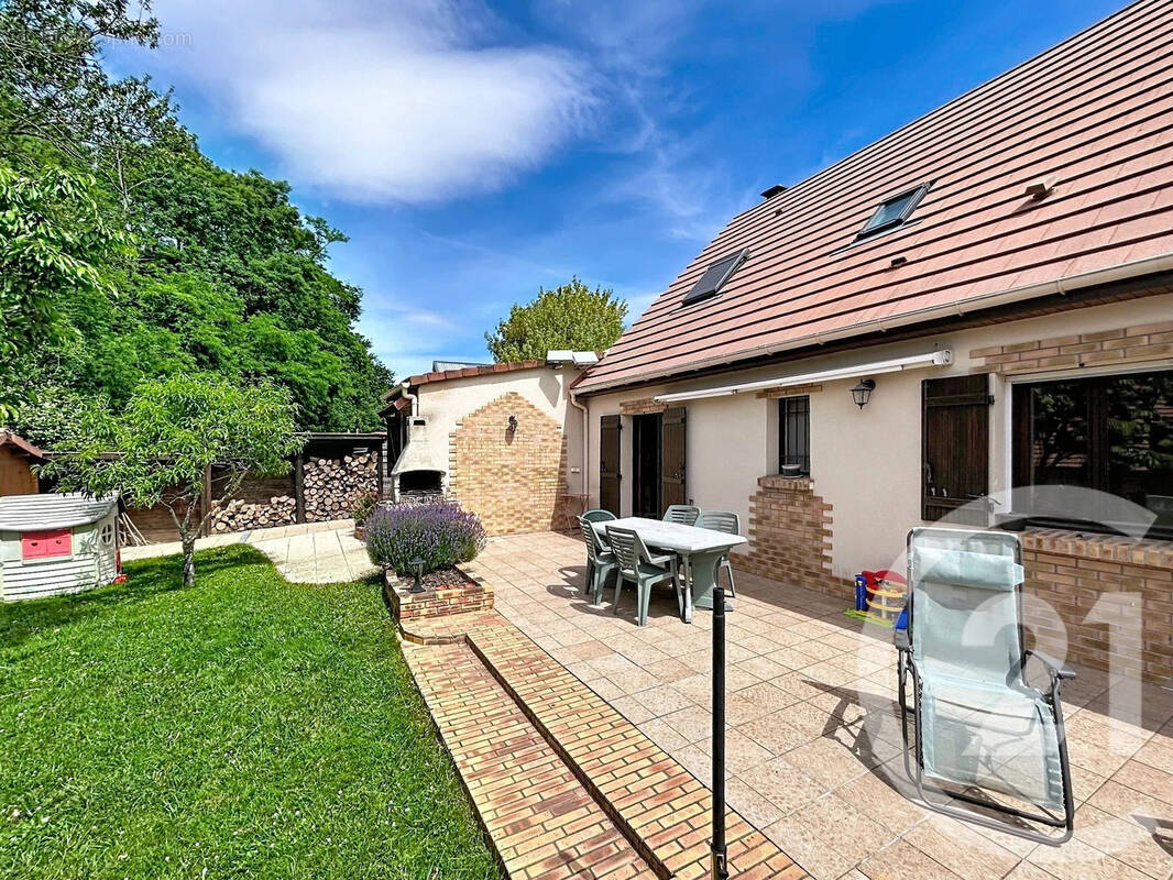 Maison à VAUX-LE-PENIL