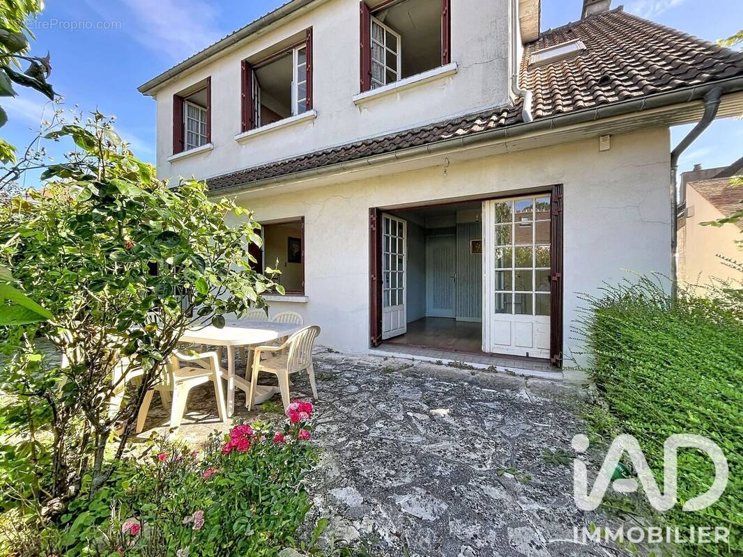 Photo 1 - Maison à LOUVECIENNES
