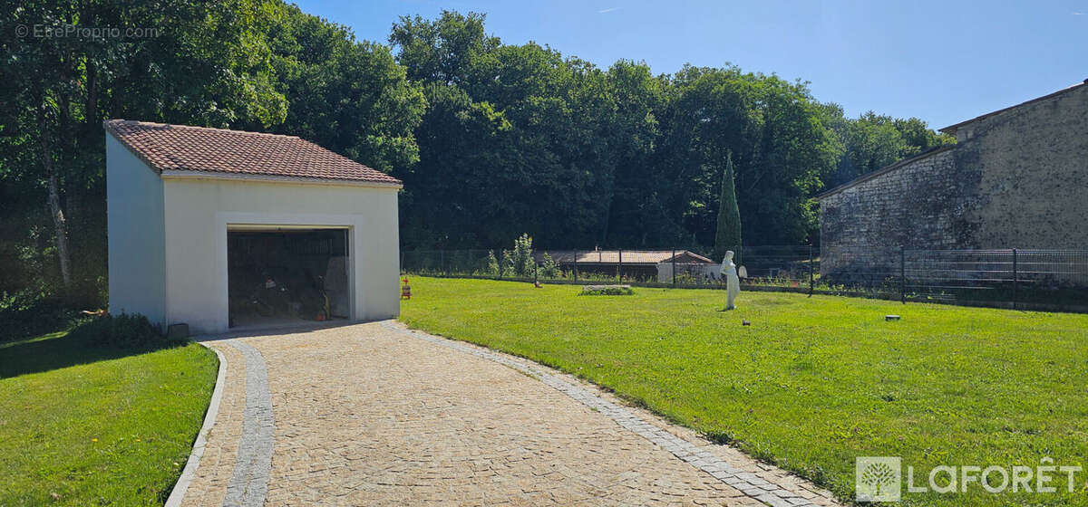 Maison à THENAC