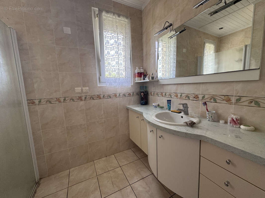 Maison à FRANCILLON-SUR-ROUBION