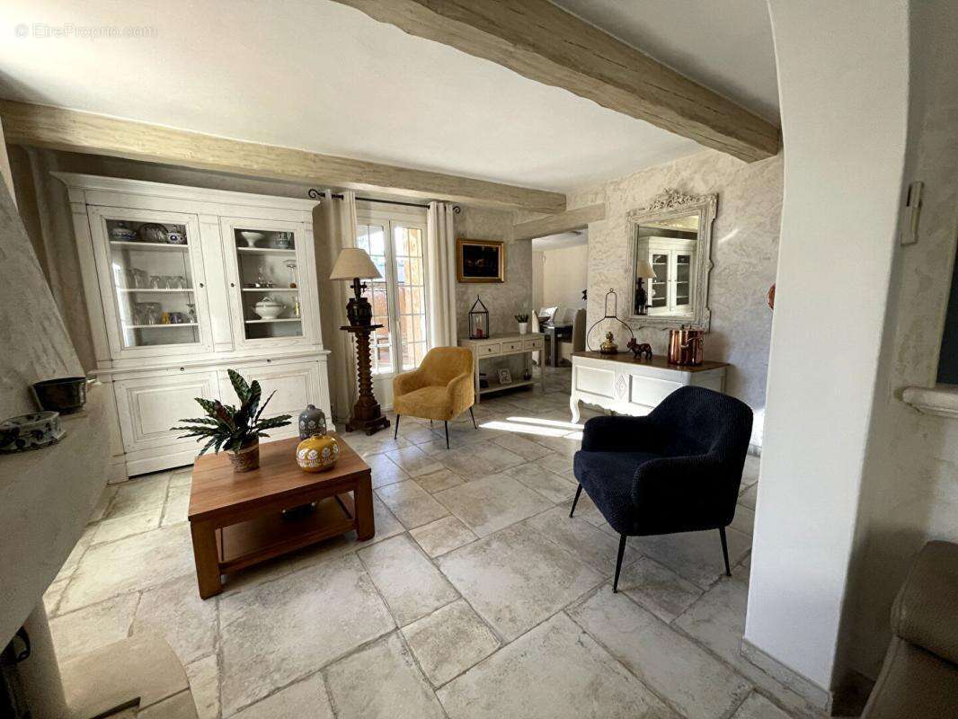 Maison à SAINT-SATURNIN-LES-APT