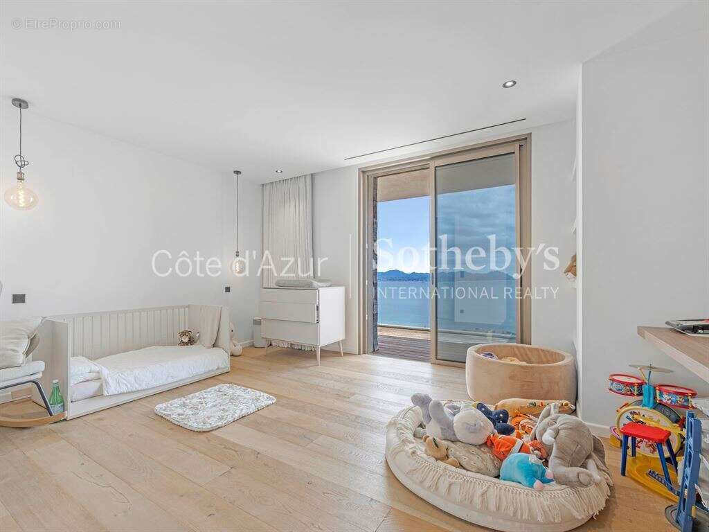 Villa de luxe aux Issambres avec vue mer panoramique et piscine à débordement - photo 16