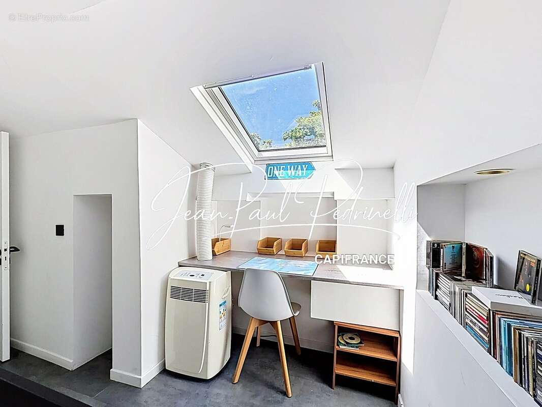 SAINT-RAPHAËL, Duplex 3 pièces 59 m² total,  meublé et équipé,  parking privatif et climatisation - DPE C - photo 19