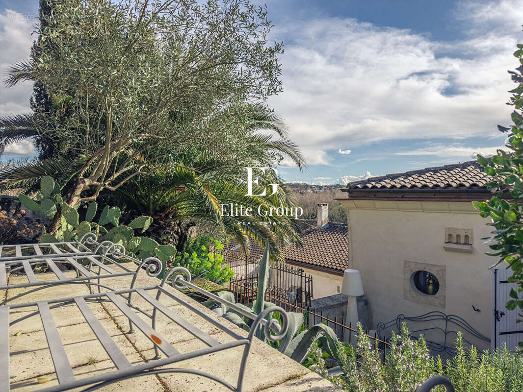 A vendre magnifique maison en bas du plateau d'angouleme - 7 pièces - 213 m2 - photo 11