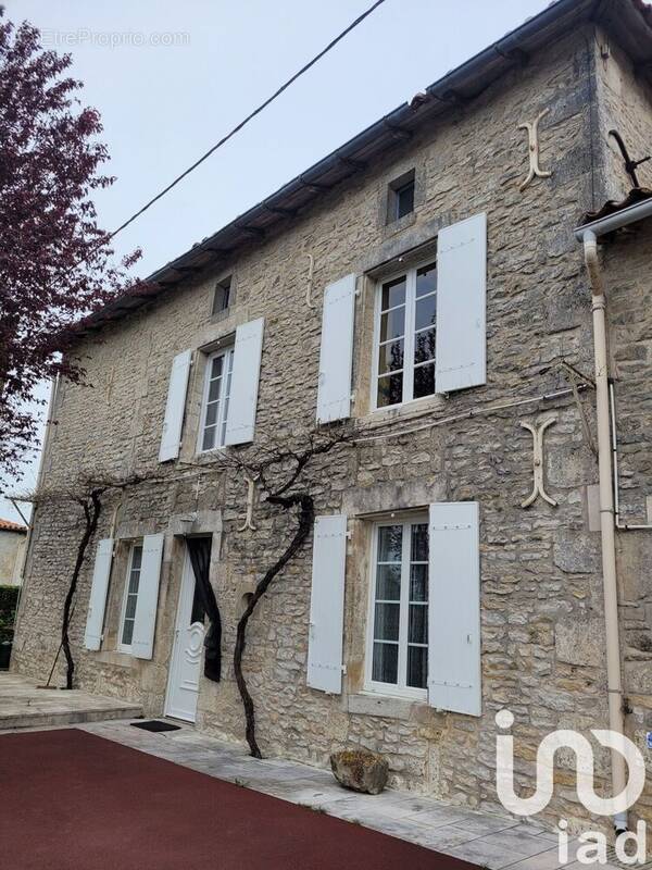 Photo 1 - Maison à SAINT-COUTANT
