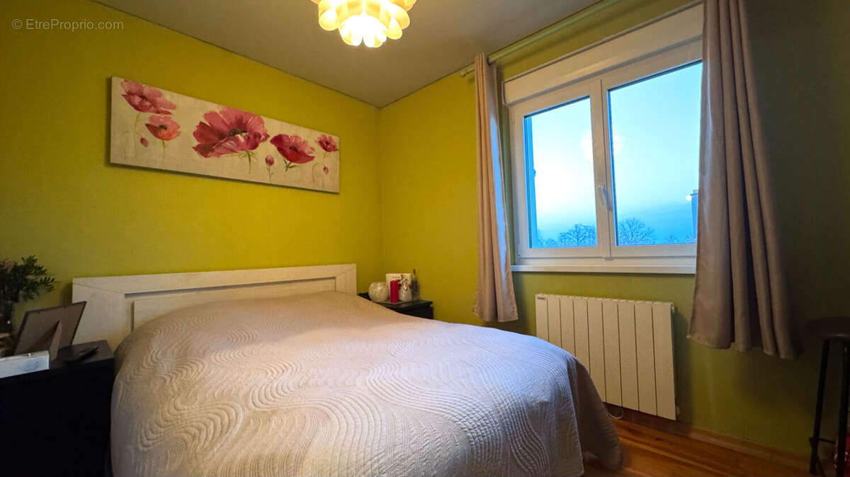 Appartement  4 pièce(s) 66.20 m² + cave , grenier et balcon - photo 7