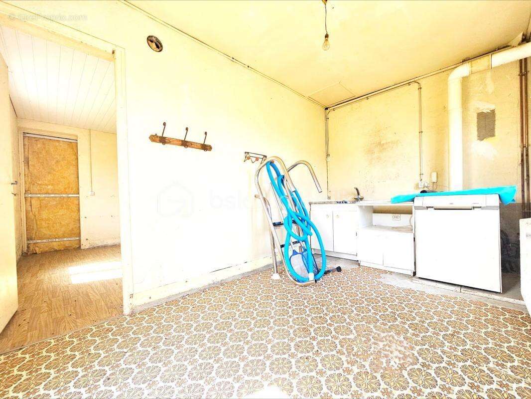 EXCEPTIONNELLE : Charme, espace et fort potentiel - 4 chambres dont une suite parentale - Piscine chauffée - Dépendances aménage - photo 22