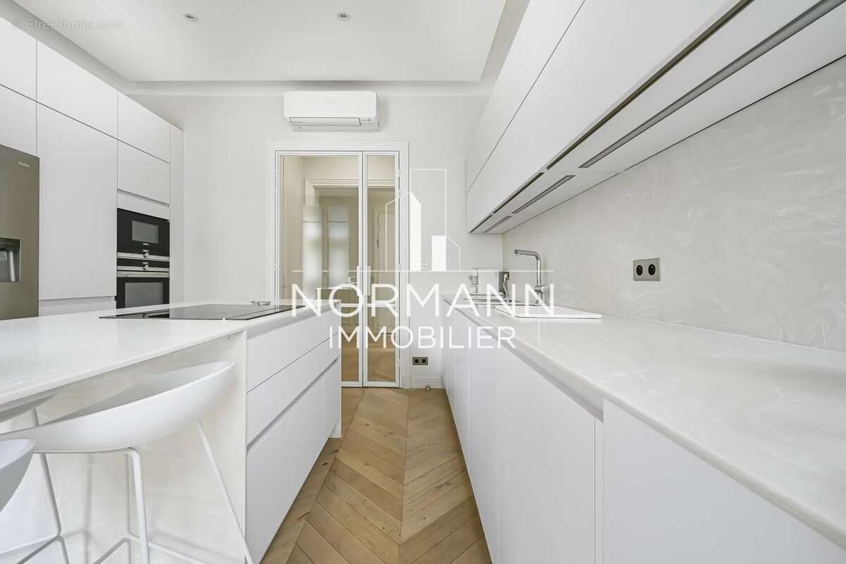 Appartement à PARIS-8E