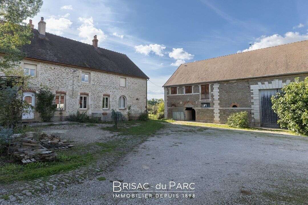 Maison à ANTIGNY-LA-VILLE