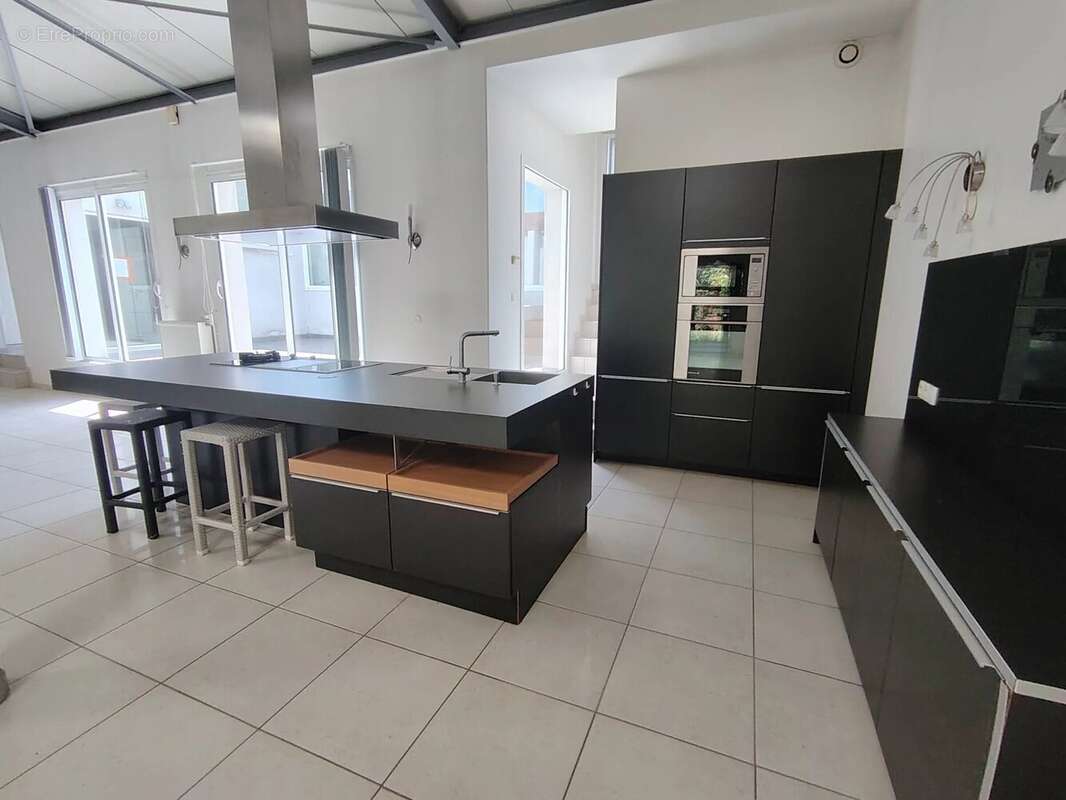 Maison 210 m² + Local commercial - photo 3
