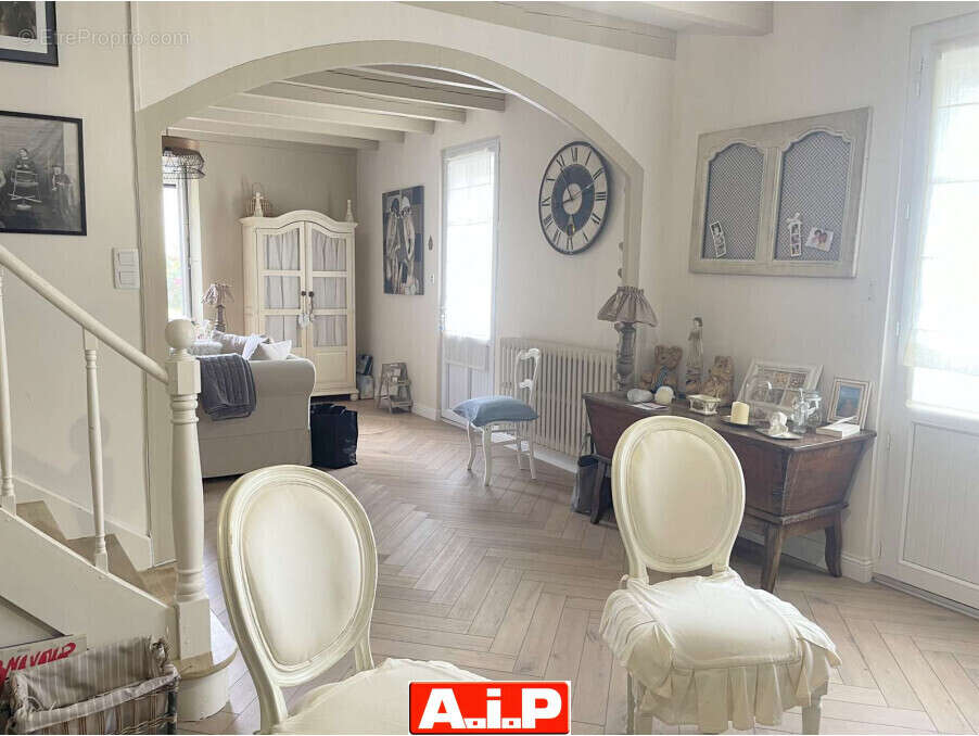 Maison à LOGE-FOUGEREUSE