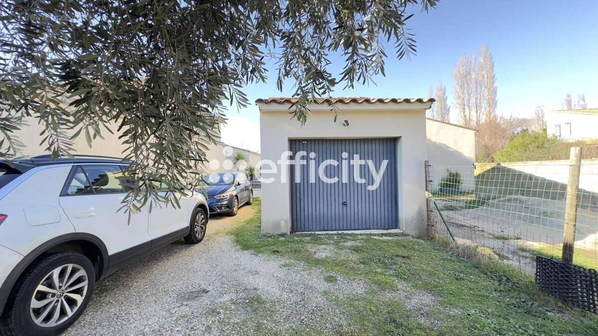 Maison à JONQUIERES-SAINT-VINCENT