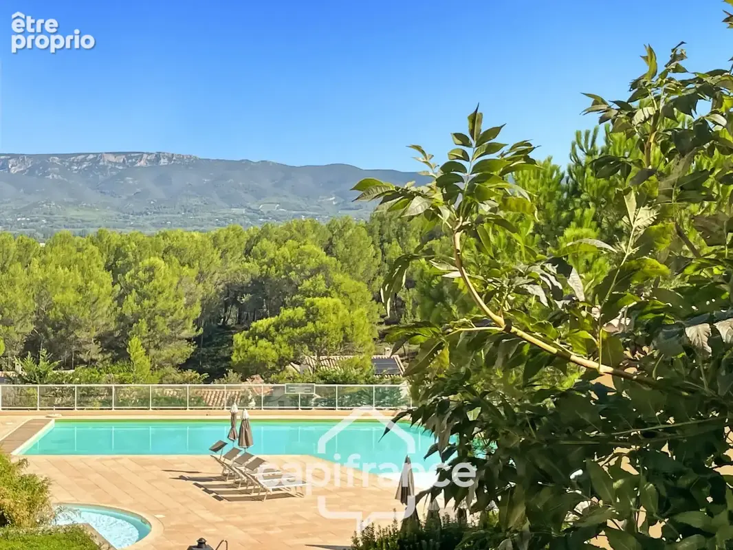 DOMAINE DE PONT ROYAL, maison  de 45 m2 avec vue dégagée , élevée d'un étage, 2 chambres, mitoyenne d'un seul côté, piscine priv - photo 2