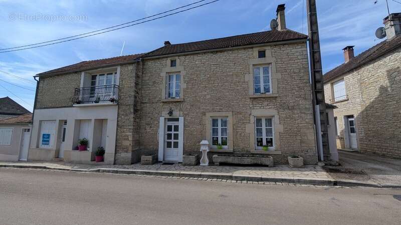 Maison 4 chambres, dépendances et double garage MASSANGIS (89) - photo 22