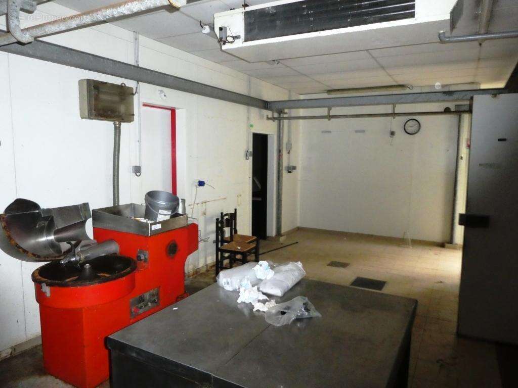 Commerce à SAINT-JEAN-BREVELAY