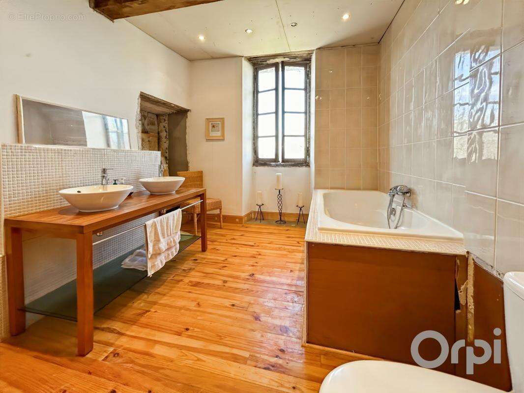 Maison à SAINT-CLAR