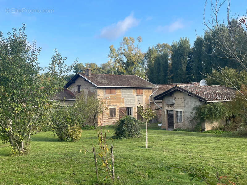 Maison à MOGNENEINS