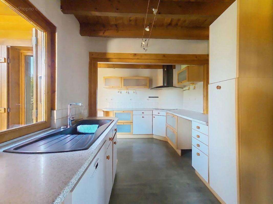 Maison à LA ROCHE-SUR-FORON