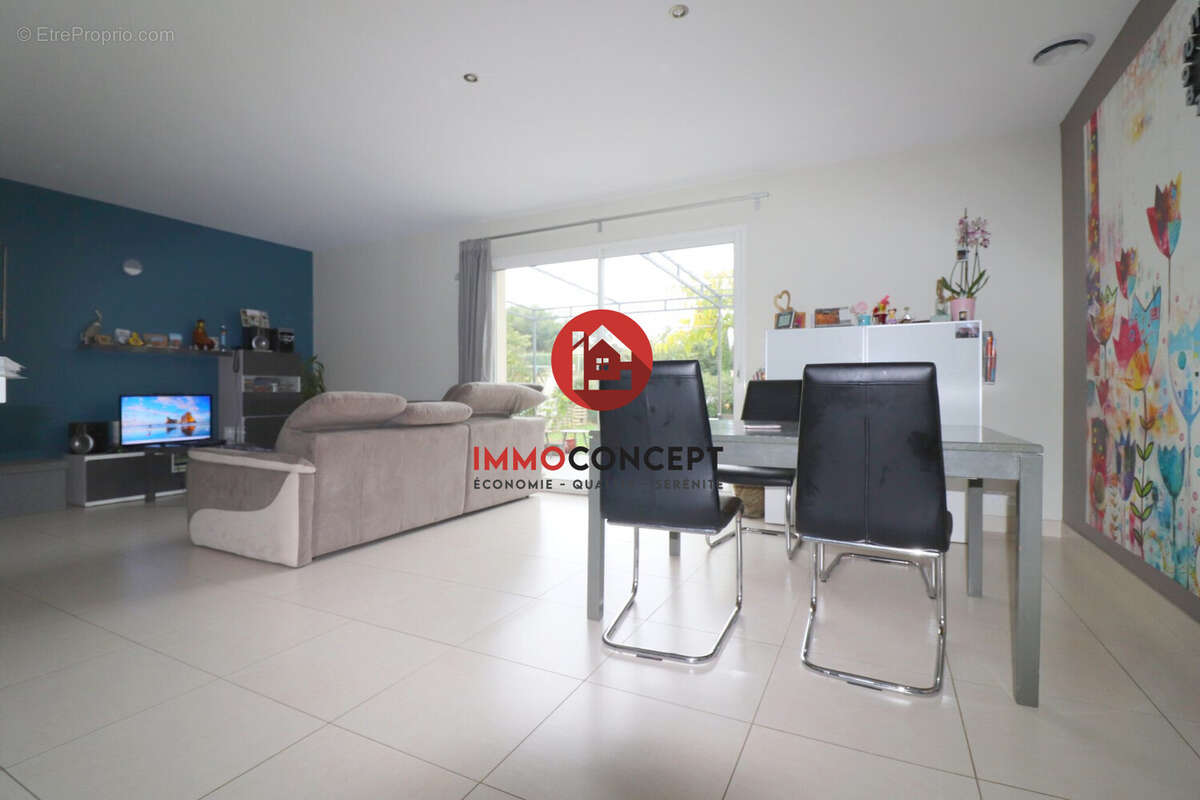 Maison à LAUDUN-L&#039;ARDOISE