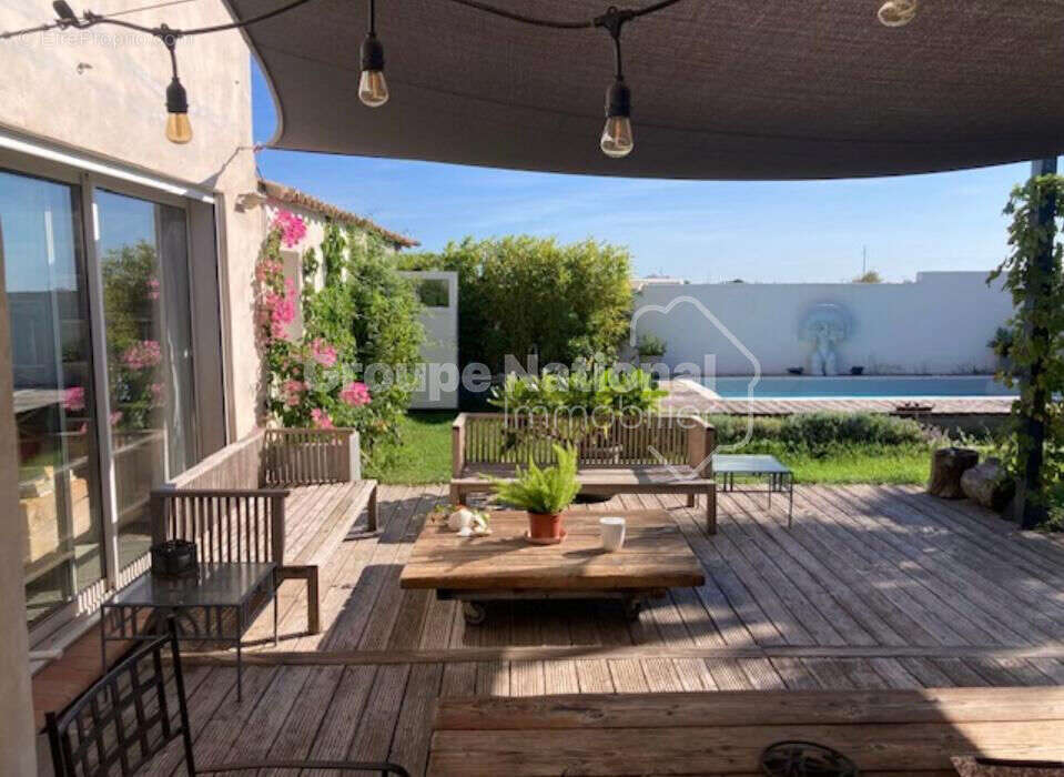 Maison à SAINT-LAURENT-D'AIGOUZE