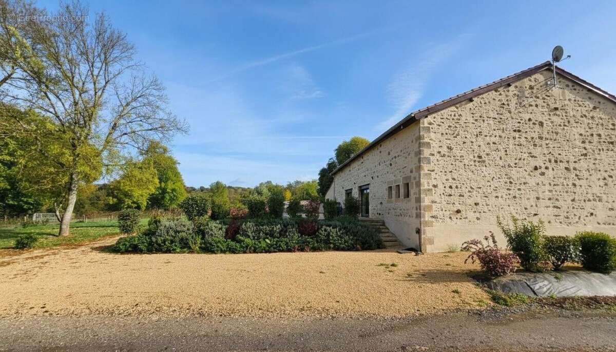 Photo 4 - Maison à ADRIERS