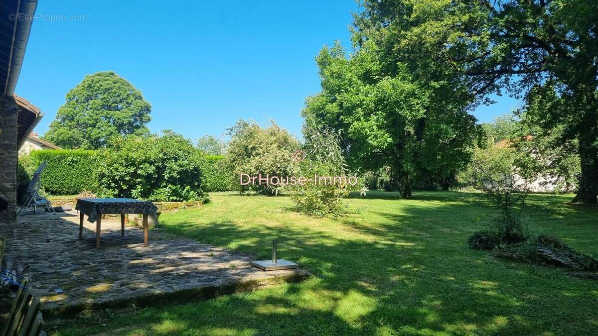 Maison à SAINT-SAUD-LACOUSSIERE