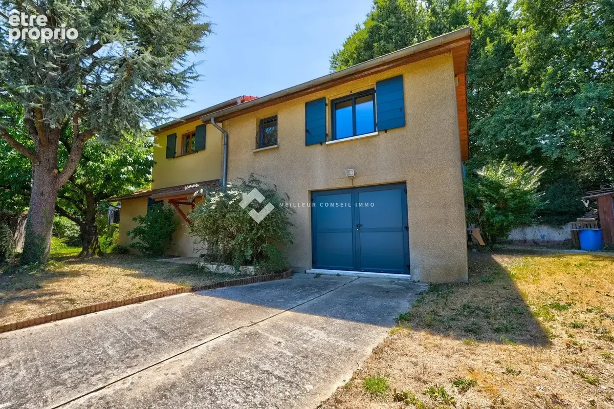 Photo Maison à Saint-Laurent-De-Mure au prix de 465 000€