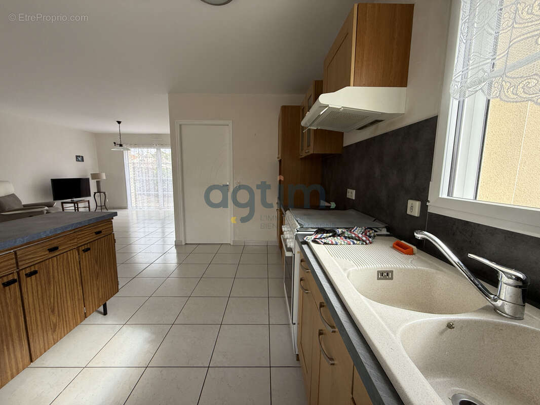 MONTAIGU, Centre, en lotissement: Maison de plain pied, 93m2 habitables, 2 chambres, garage, terrain clos - photo 14