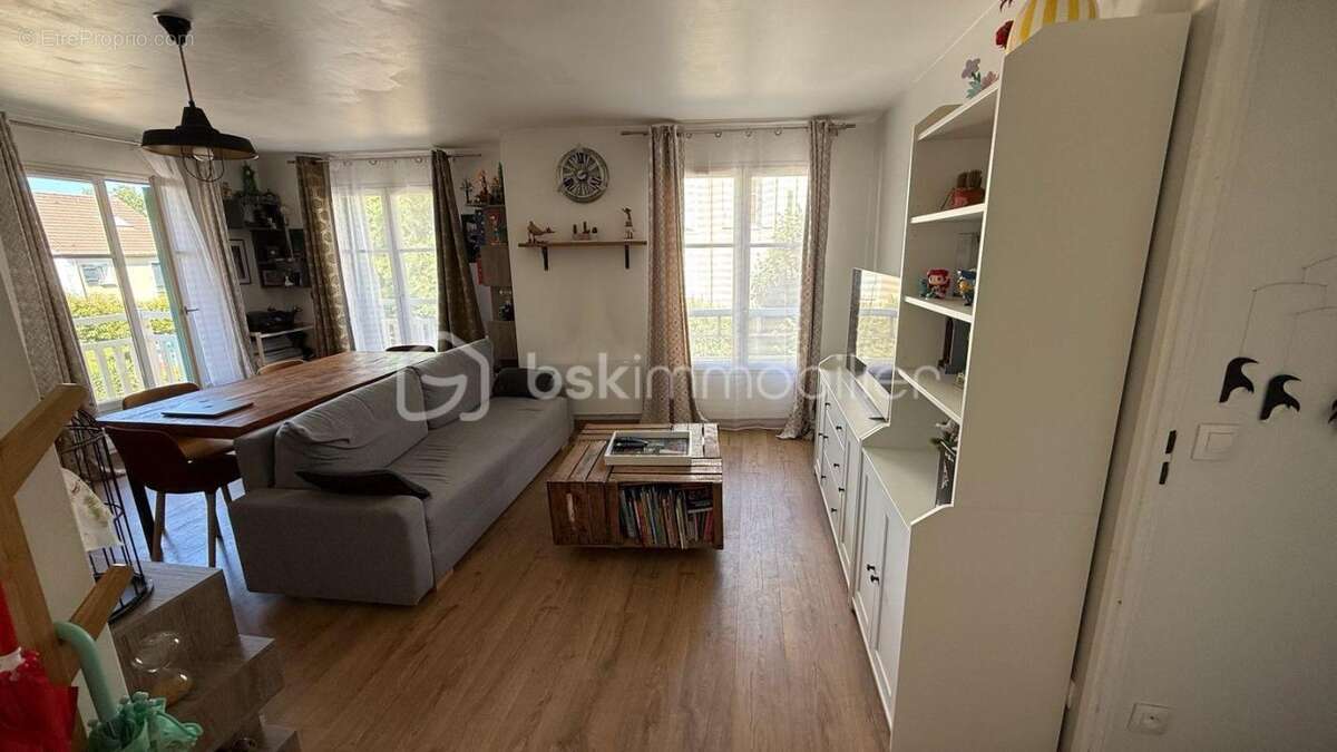 Appartement à BAILLY-ROMAINVILLIERS