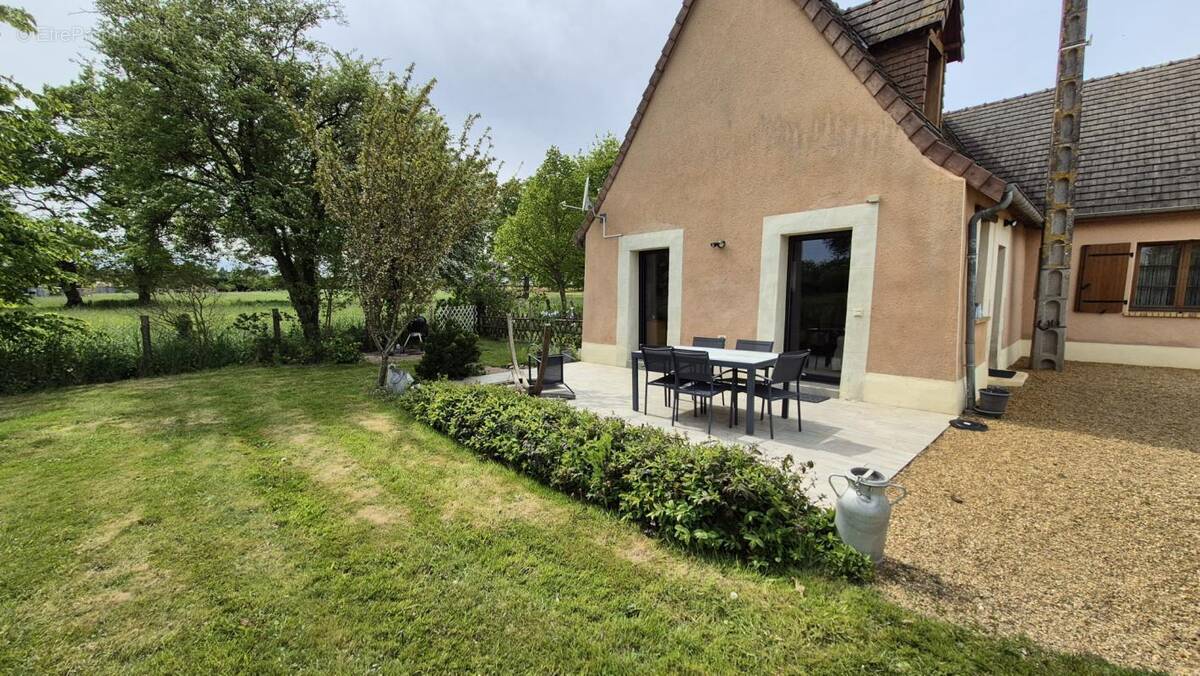 Maison à MEZERAY