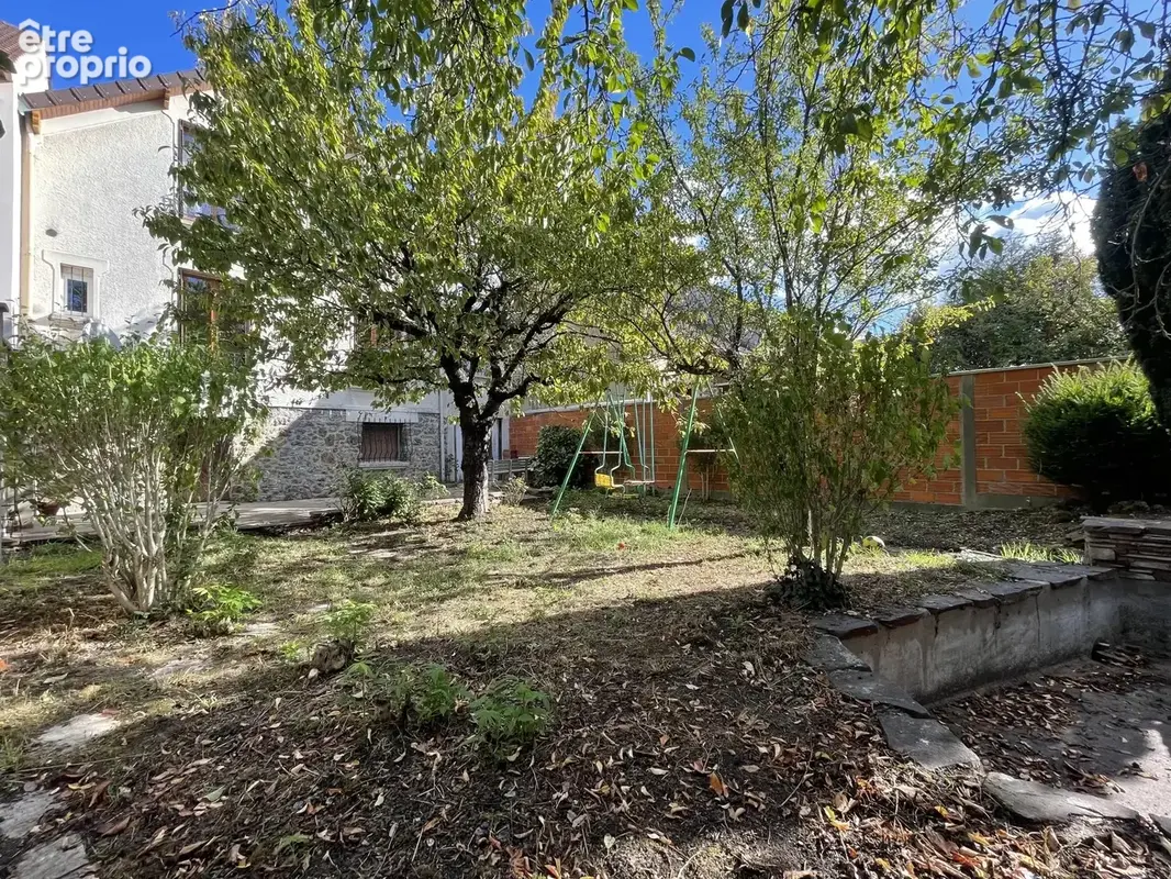 DRANCY - LES OISEAUX - Pavillon familial - 122m2 - 4 chambres - garage et grand jardin - proche gare RER B Drancy - photo 3