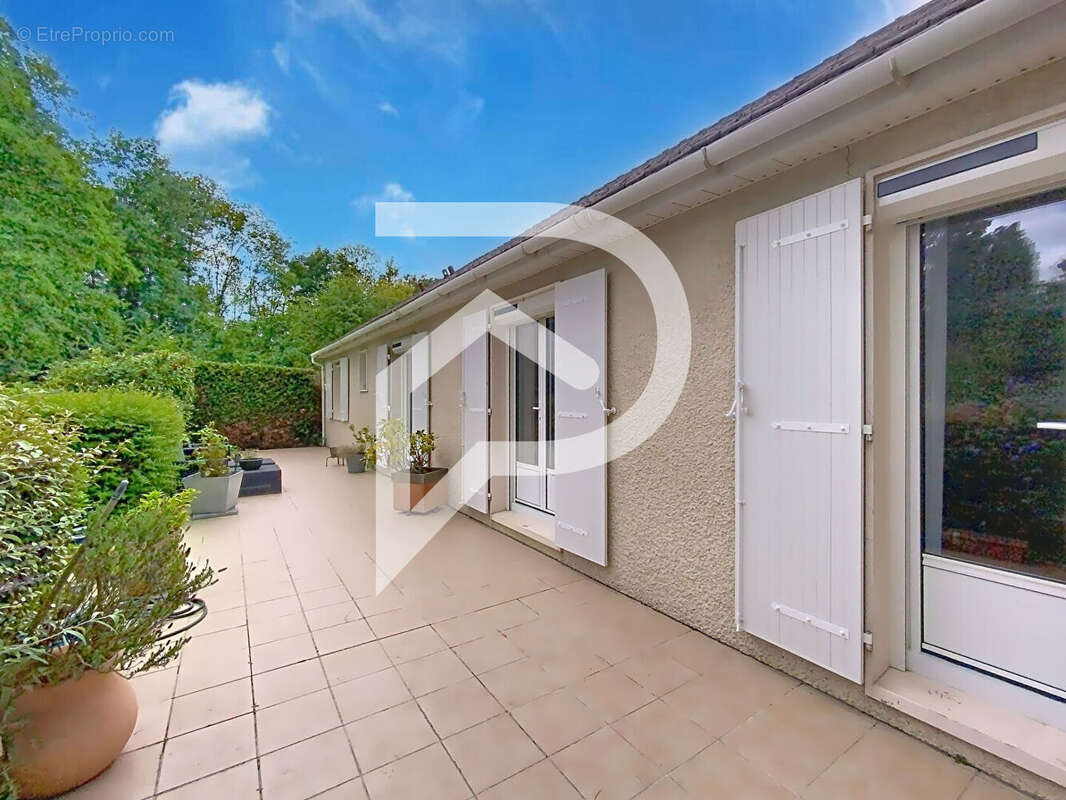 Maison à SAINTE-GEMME-MORONVAL