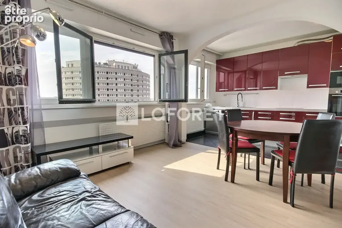 Appartement à COURBEVOIE