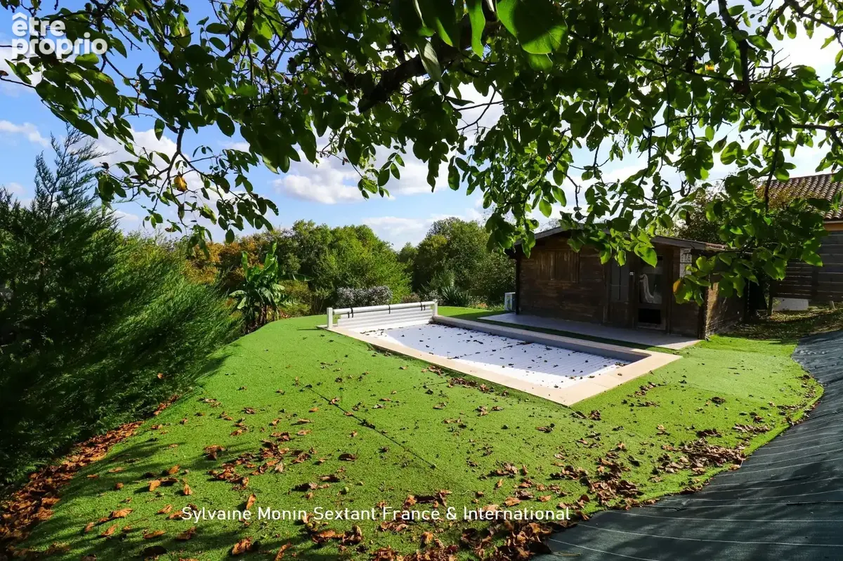 Deux maisons, une piscine, un terrain constructible et un fort potentiel locatif - photo 7
