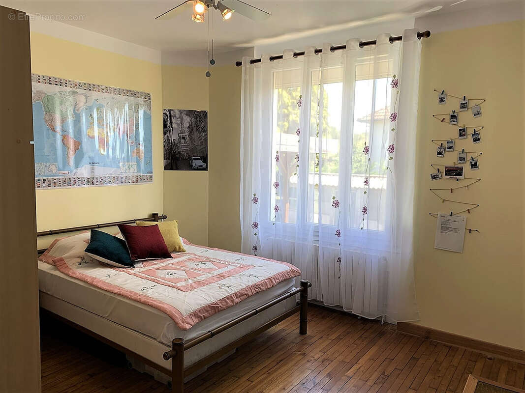 Maison à TERRASSON-LAVILLEDIEU