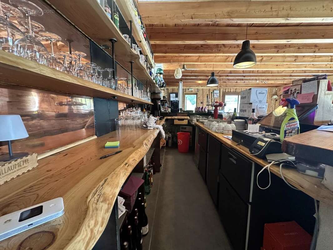 Commerce à SAINT-LEGER-LES-MELEZES