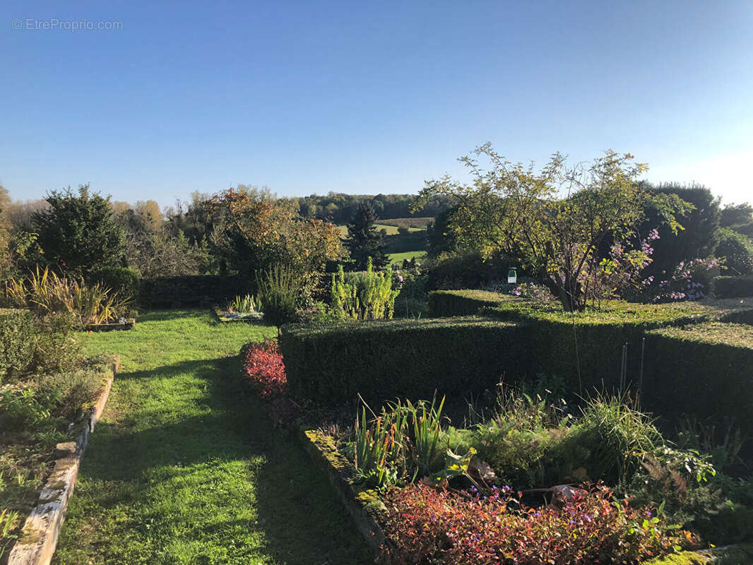 Maison à AUTHEVERNES