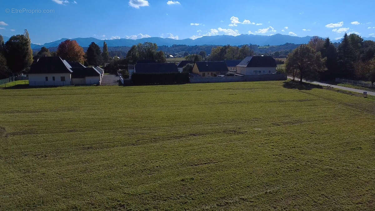 Terrain à LAMARQUE-PONTACQ