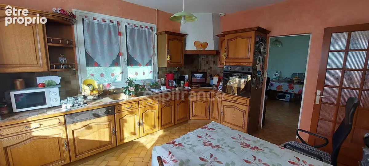 Maison à vendre 6 pièces et grande véranda à Fontenay le Comte (85) - photo 6