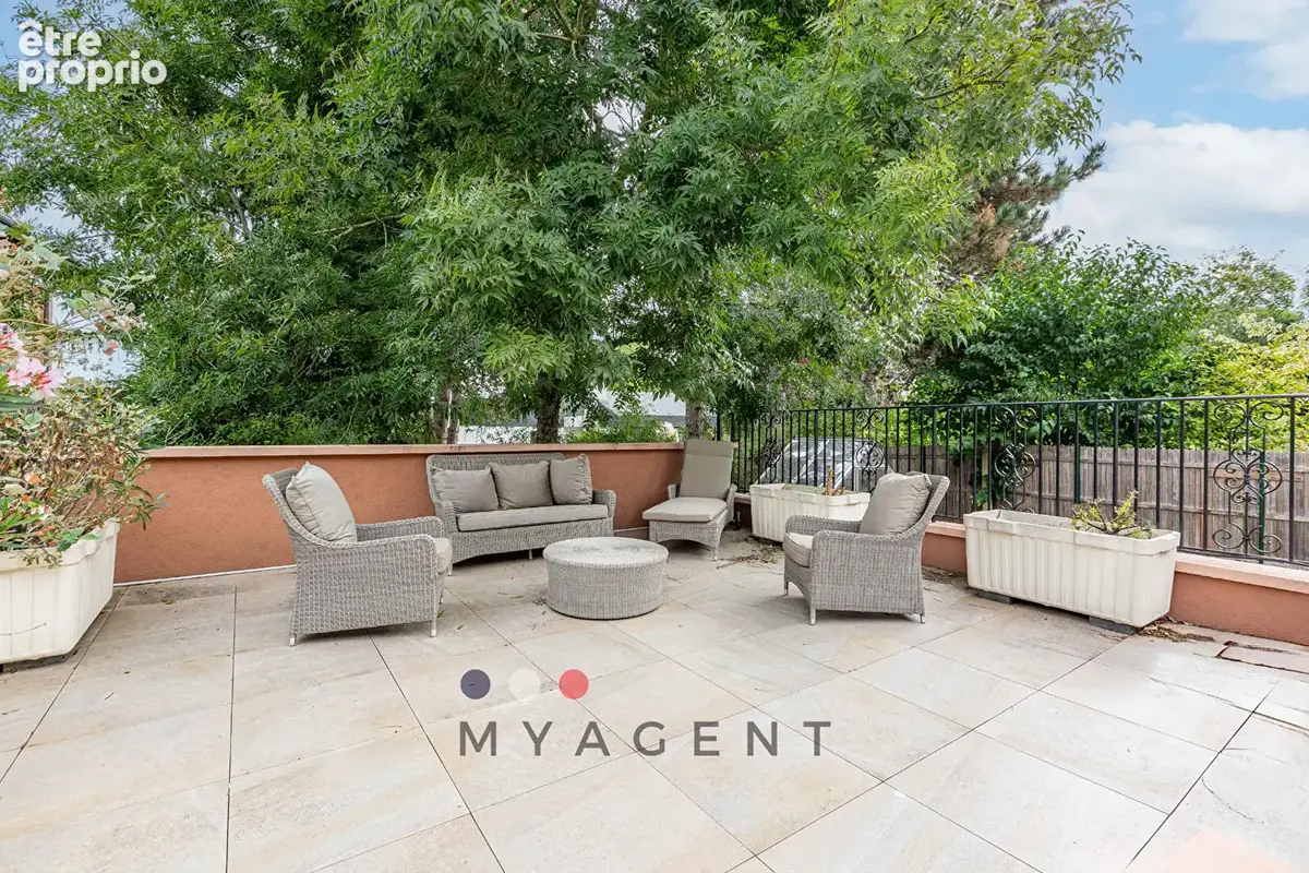Bougival / Louveciennes - Maison de caractère, jardin de 1 200 m² et dépendance - photo 3