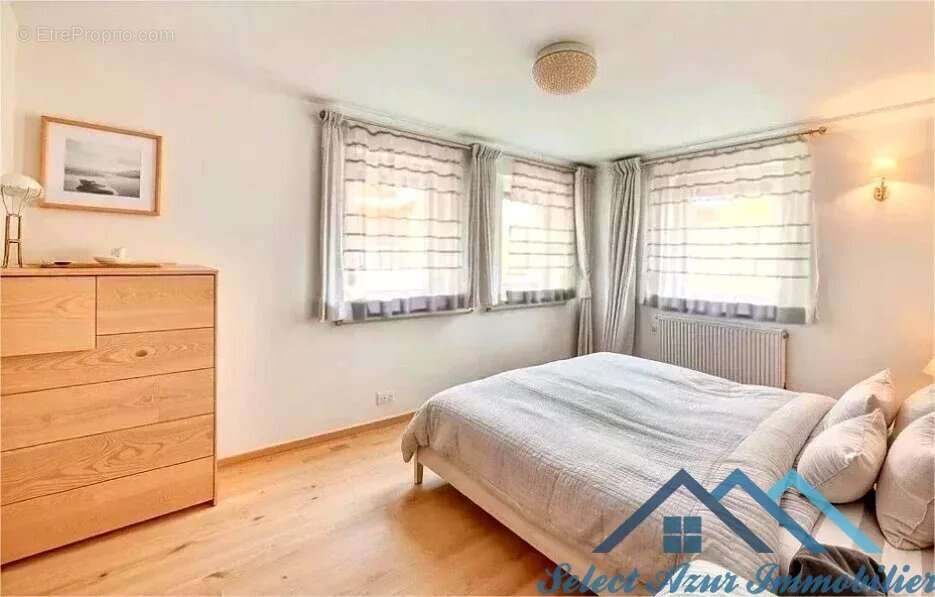 Appartement à SAINT-LAURENT-DU-VAR